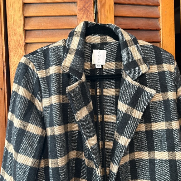 Medium Black & Tan Checkered Coat - Picture 2 of 2